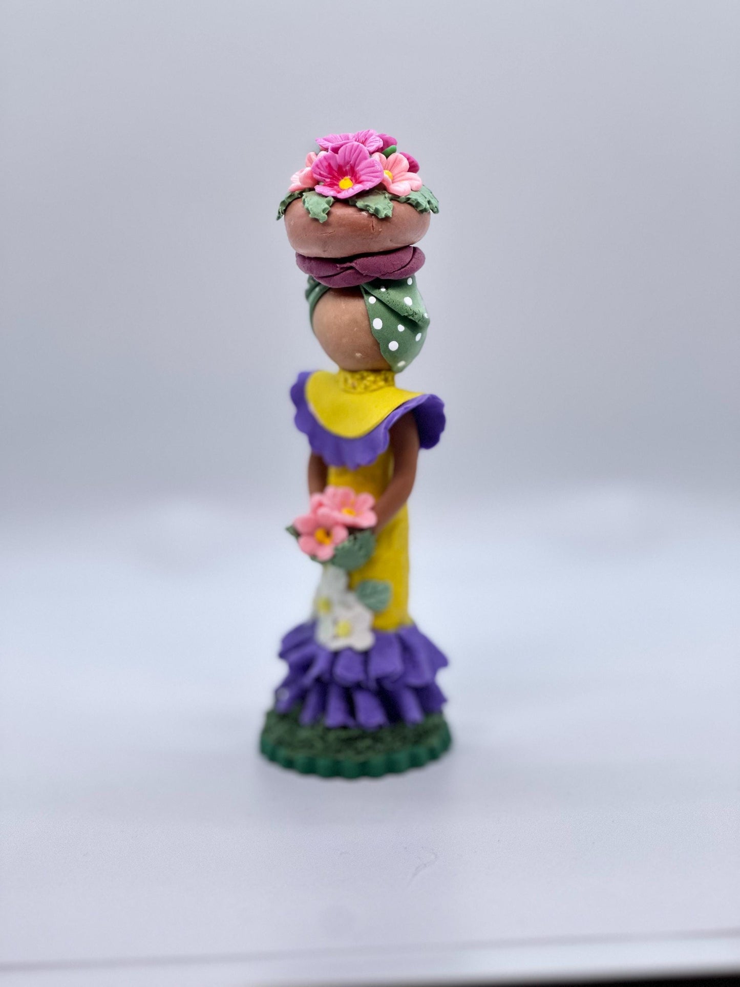 Dominican Souvenir Faceless Doll - Muñeca sin rostro Dominicana, canasta de flores en la cabeza