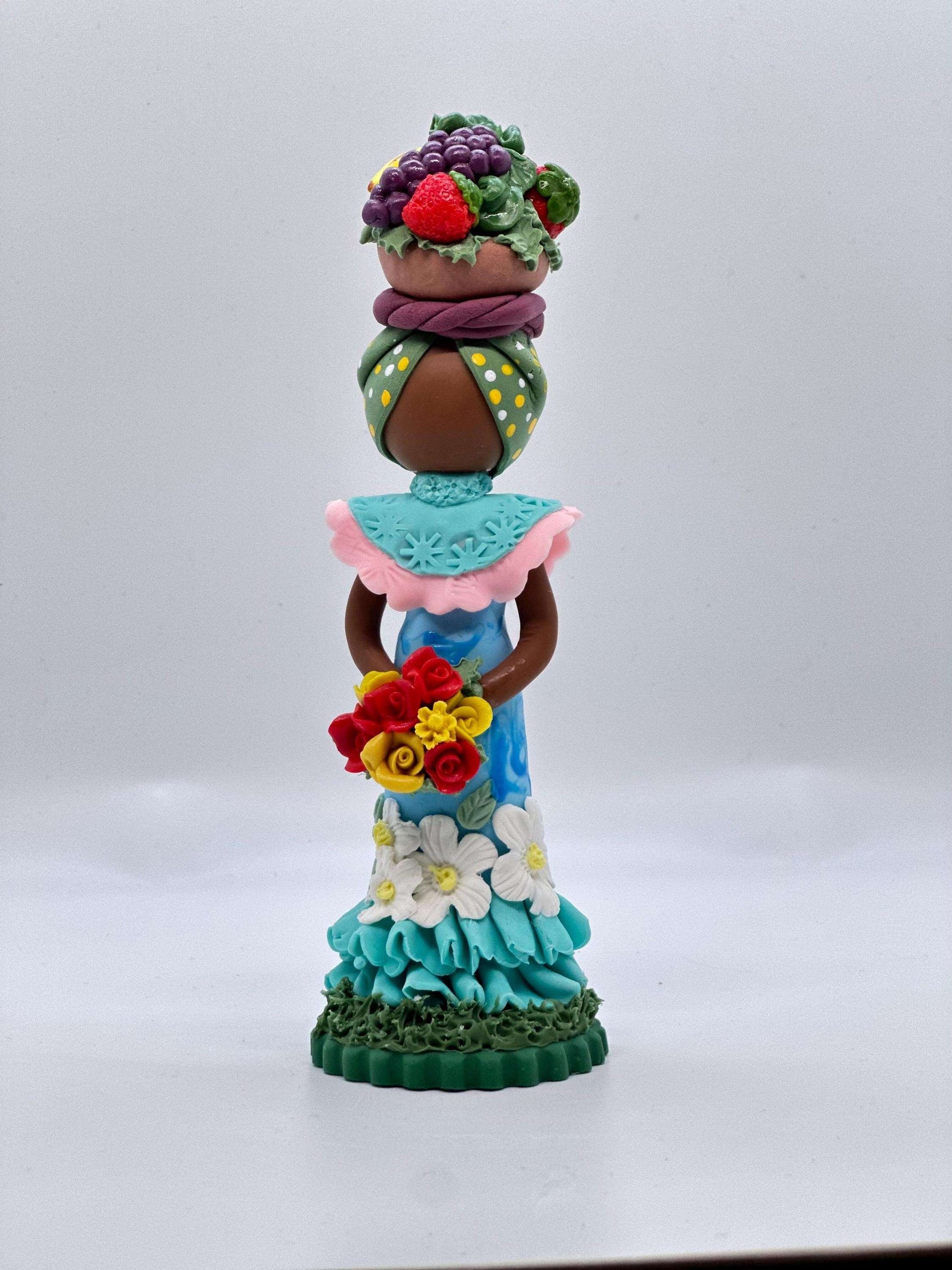  Muñeca sin rostro dominicana hecha a mano en porcelana fría, vestido azul con flores, por Nancy Rivera